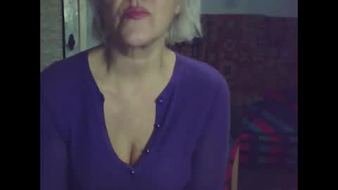 Snapshot of larisaq4ugo24 chatting on January 7, 6:35 pm larisaq4ugo24 online show from January 7, 6:35 pm