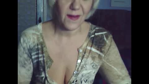 Snapshot of larisaq4ugo24 chatting on January 19, 9:33 am larisaq4ugo24 online show from January 19, 9:33 am