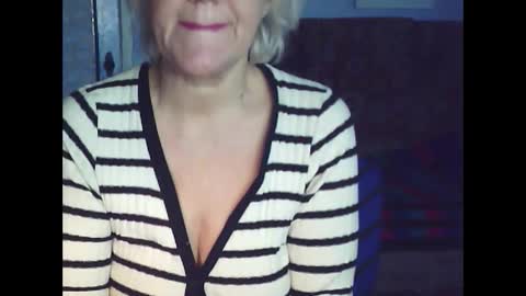 Snapshot of larisaq4ugo24 chatting on February 11, 12:16 pm larisaq4ugo24 online show from February 11, 12:16 pm