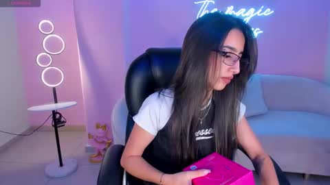 Larisa Smirnov online show from November 18, 3:23 am