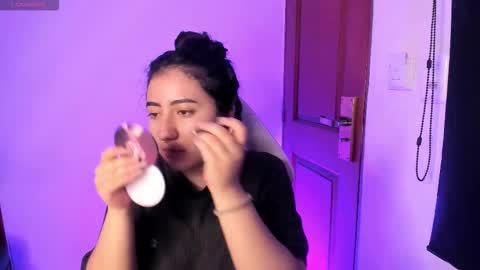 Snapshot of larissa01_ chatting on September 28, 3:12 am Lari online show from September 28, 3:12 am