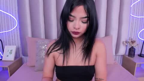 Snapshot of larissaevans chatting on October 22, 3:18 am Valentina online show from October 22, 3:18 am