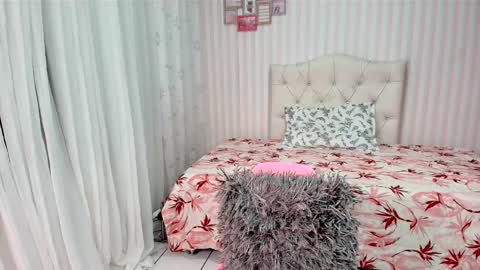 Larissas online show from March 12, 8:10 pm