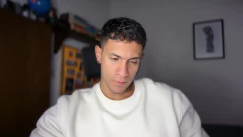 Snapshot of larry_jones chatting on October 26, 1:00 am andrew online show from October 26, 1:00 am