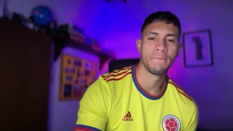 Snapshot of larry_jones chatting on November 3, 1:12 pm andrew online show from November 3, 1:12 pm