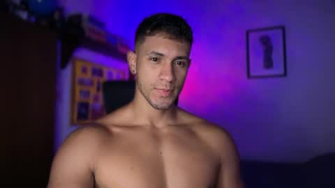 Snapshot of larry_jones chatting on November 4, 1:21 pm andrew online show from November 4, 1:21 pm