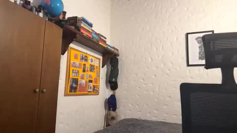 Snapshot of larry_jones chatting on November 10, 1:10 pm andrew online show from November 10, 1:10 pm