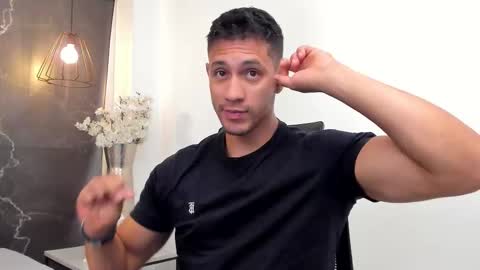 Snapshot of larry_jones chatting on November 12, 1:11 pm andrew online show from November 12, 1:11 pm