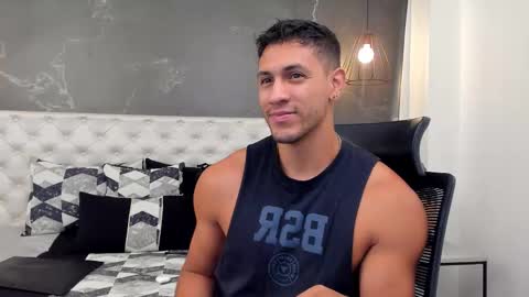 Snapshot of larry_jones chatting on November 13, 1:21 pm andrew online show from November 13, 1:21 pm