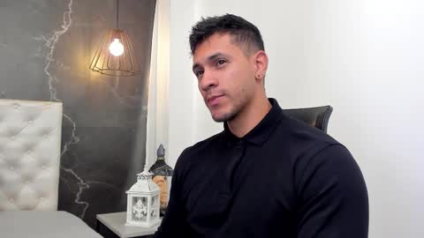 Snapshot of larry_jones chatting on November 14, 1:21 pm andrew online show from November 14, 1:21 pm