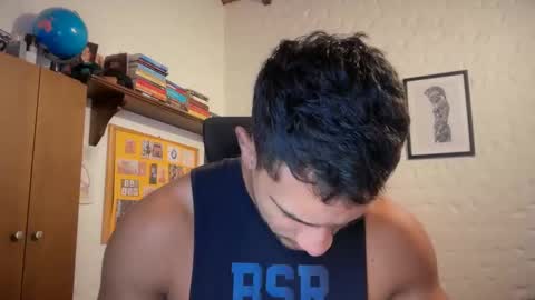 Snapshot of larry_jones chatting on November 18, 1:04 pm andrew online show from November 18, 1:04 pm