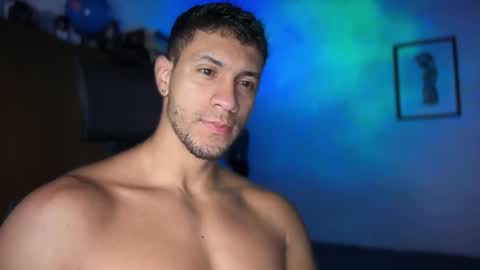 Snapshot of larry_jones chatting on November 19, 1:22 pm andrew online show from November 19, 1:22 pm