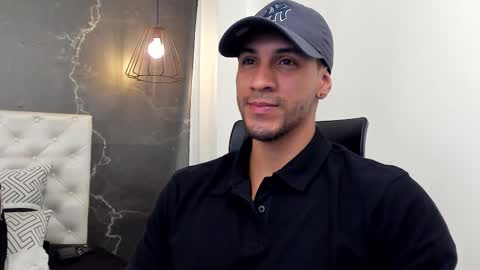 Snapshot of larry_jones chatting on November 21, 2:16 pm andrew online show from November 21, 2:16 pm