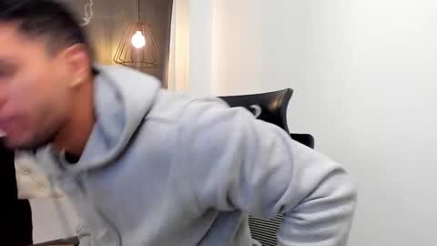 Snapshot of larry_jones chatting on November 27, 1:02 pm andrew online show from November 27, 1:02 pm