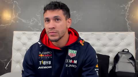 Snapshot of larry_jones chatting on November 29, 1:25 pm andrew online show from November 29, 1:25 pm