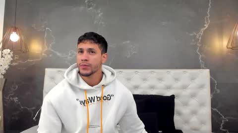 Snapshot of larry_jones chatting on November 30, 1:04 pm andrew online show from November 30, 1:04 pm