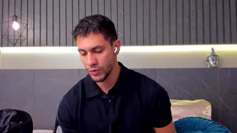 Snapshot of larry_jones chatting on December 1, 1:16 pm andrew online show from December 1, 1:16 pm