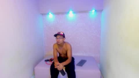 LARRY online show from January 9, 12:30 pm