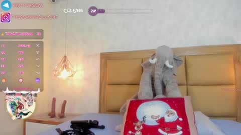 Snapshot of larsonmia chatting on December 20, 3:42 pm MIA online show from December 20, 3:42 pm