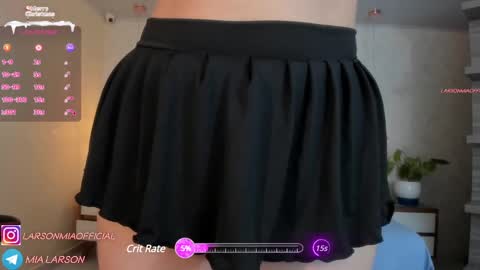 Snapshot of larsonmia chatting on December 27, 12:34 pm MIA online show from December 27, 12:34 pm