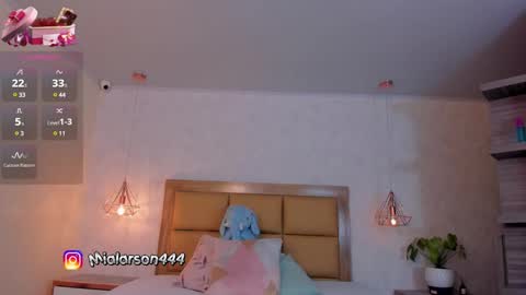 Snapshot of larsonmia chatting on February 11, 11:54 am MIA online show from February 11, 11:54 am