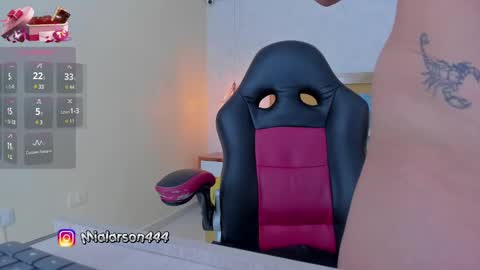 Snapshot of larsonmia chatting on February 19, 12:11 pm MIA online show from February 19, 12:11 pm