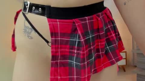 Snapshot of larsonmia chatting on September 18, 12:18 pm MIA online show from September 18, 12:18 pm