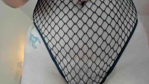 Snapshot of larsonmia chatting on October 2, 12:12 pm MIA online show from October 2, 12:12 pm