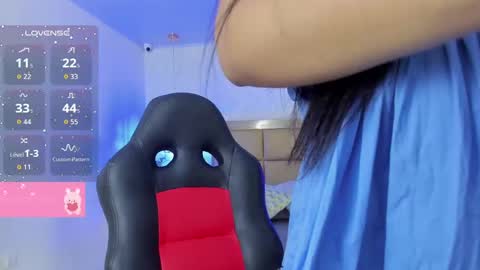 Snapshot of larsonmia chatting on October 3, 12:13 pm MIA online show from October 3, 12:13 pm