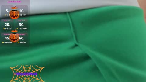 Snapshot of larsonmia chatting on October 24, 12:34 pm MIA online show from October 24, 12:34 pm