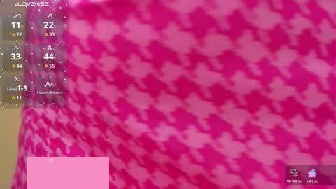 Snapshot of larsonmia chatting on November 4, 12:26 pm MIA online show from November 4, 12:26 pm