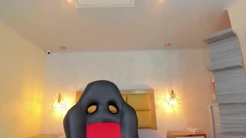 Snapshot of larsonmia chatting on November 25, 12:16 pm MIA online show from November 25, 12:16 pm