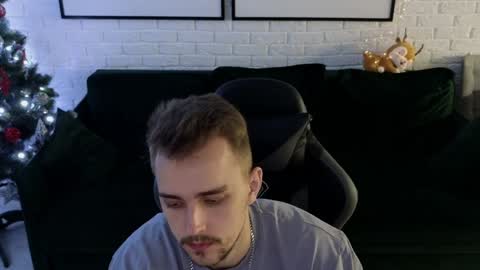 Snapshot of larstar01 chatting on December 7, 4:20 am Lars online show from December 7, 4:20 am