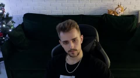 Snapshot of larstar01 chatting on December 11, 5:32 am Lars online show from December 11, 5:32 am