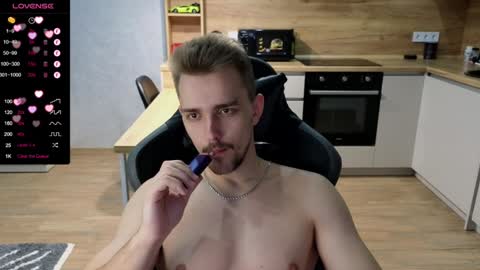 Snapshot of larstar01 chatting on January 20, 1:18 am Lars online show from January 20, 1:18 am