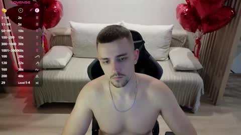 Snapshot of larstar01 chatting on September 28, 10:26 pm Lars online show from September 28, 10:26 pm