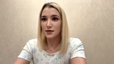 Snapshot of laruebaral chatting on February 19, 9:11 pm Betty online show from February 19, 9:11 pm