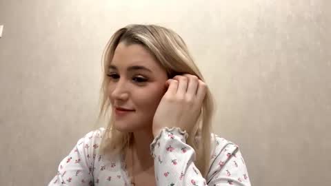 Snapshot of laruebaral chatting on March 3, 9:10 pm Betty online show from March 3, 9:10 pm