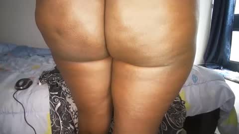 Snapshot of lasisi_ chatting on February 15, 11:28 am Lasisi online show from February 15, 11:28 am