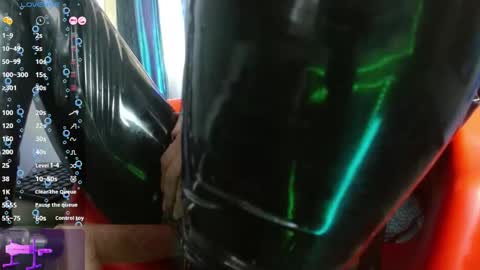 Snapshot of latex_rose_daniels chatting on December 6, 10:08 pm ROSE online show from December 6, 10:08 pm
