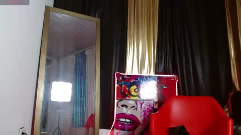 Snapshot of latex_rose_daniels chatting on December 18, 10:57 pm ROSE online show from December 18, 10:57 pm