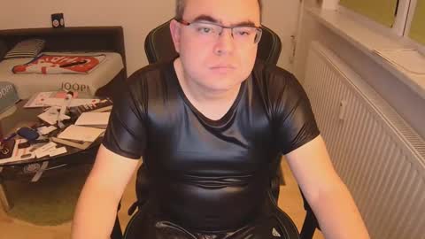 Snapshot of latexboy893 chatting on November 16, 9:31 pm latexboy893 online show from November 16, 9:31 pm