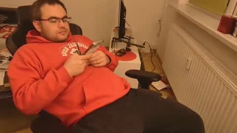 latexboy893 online show from January 7, 11:51 pm