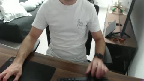 latexdave84 online show from March 20, 9:58 am