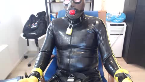 Snapshot of latexslaafboy2 chatting on February 3, 1:30 pm latexslaafboy online show from February 3, 1:30 pm