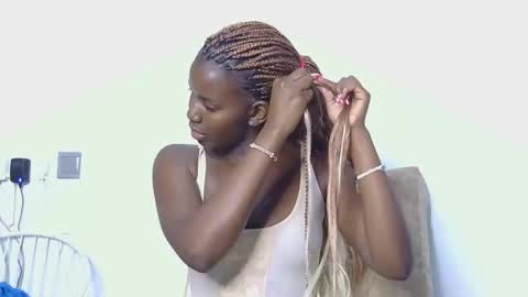 latiffaah_xx online show from February 22, 12:47 pm