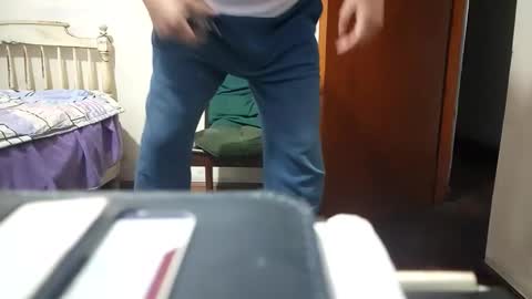 Snapshot of latigo1000 chatting on September 18, 3:52 am CHARLES ROBERT online show from September 18, 3:52 am