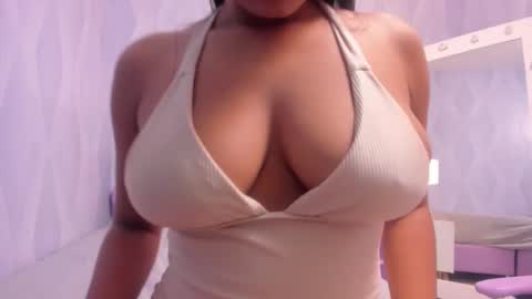 Snapshot of latin_ashley_ chatting on November 15, 2:53 am Valeria online show from November 15, 2:53 am