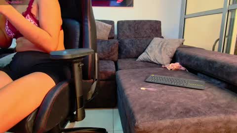 Snapshot of latin_couple77 chatting on February 24, 5:33 am Sara y Andy online show from February 24, 5:33 am