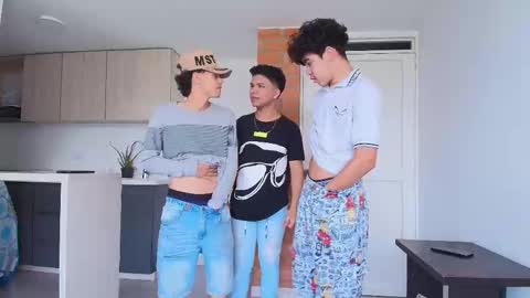 latin_naughty_boys online show from September 26, 4:11 pm